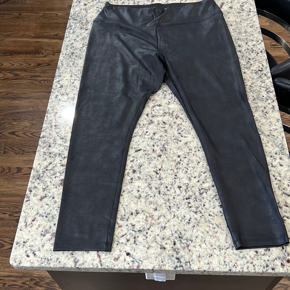 Simply Vera Vera Wang Women’s Faux Leather Leggings